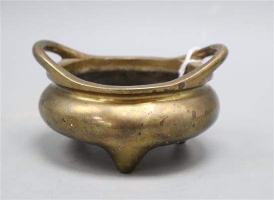 A Chinese heavy bronze censer, Xuande mark, height 7cm